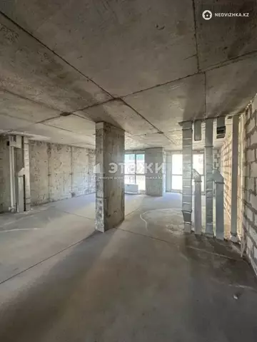 3-комнатная квартира, этаж 4 из 10, 107 м²