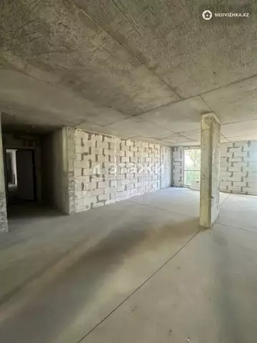 3-комнатная квартира, этаж 4 из 10, 107 м²
