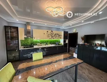 5-комнатный дом, 8 соток, 300 м²