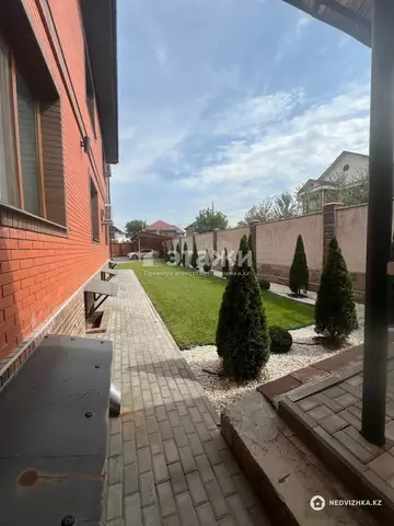 7-комнатный дом, 10 соток, 585 м²