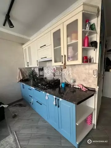 3-комнатная квартира, этаж 8 из 10, 53 м²