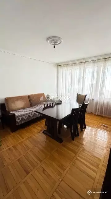 2-комнатная квартира, этаж 4 из 5, 64 м²