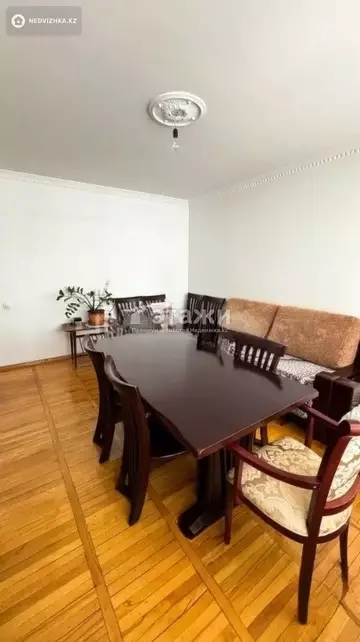 2-комнатная квартира, этаж 4 из 5, 64 м²