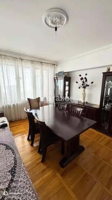 2-комнатная квартира, этаж 4 из 5, 64 м²