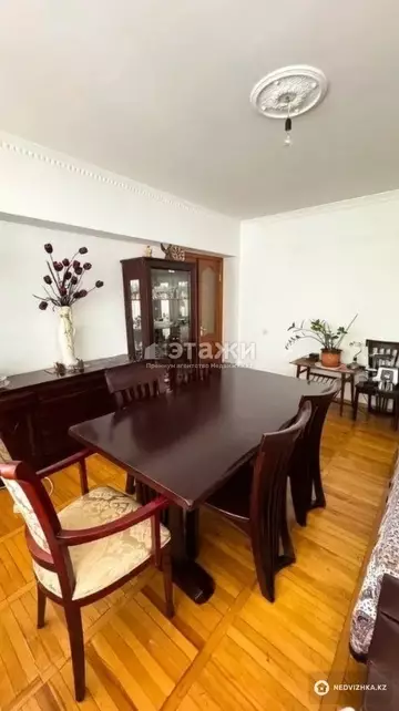 2-комнатная квартира, этаж 4 из 5, 64 м²