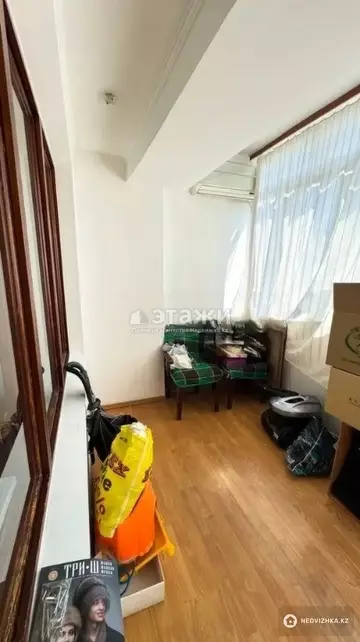2-комнатная квартира, этаж 4 из 5, 64 м²