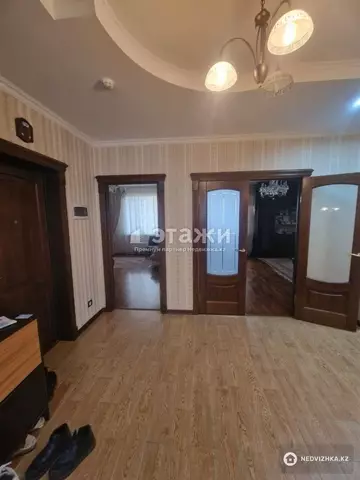 4-комнатная квартира, этаж 14 из 15, 198 м²