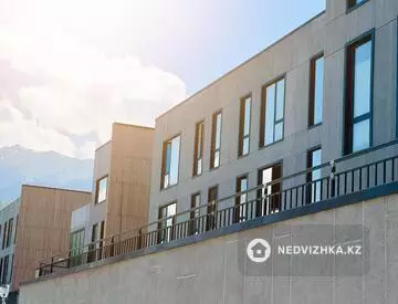 4-комнатная квартира, этаж 3 из 3, 219 м²