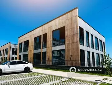 4-комнатная квартира, этаж 3 из 3, 219 м²