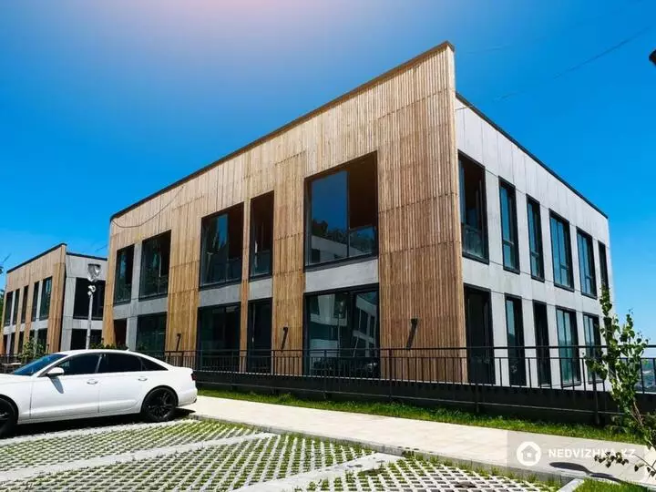 218.8 м², 4-комнатная квартира, этаж 3 из 3, 219 м², изображение - 1