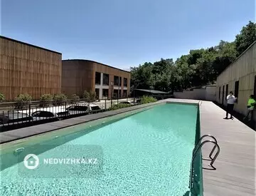 4-комнатная квартира, этаж 3 из 3, 219 м²