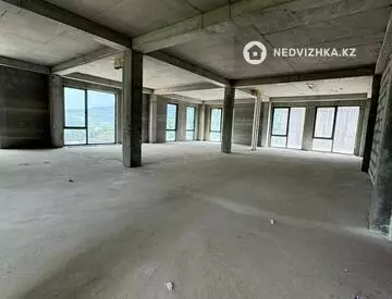 5-комнатная квартира, этаж 3 из 3, 219 м²