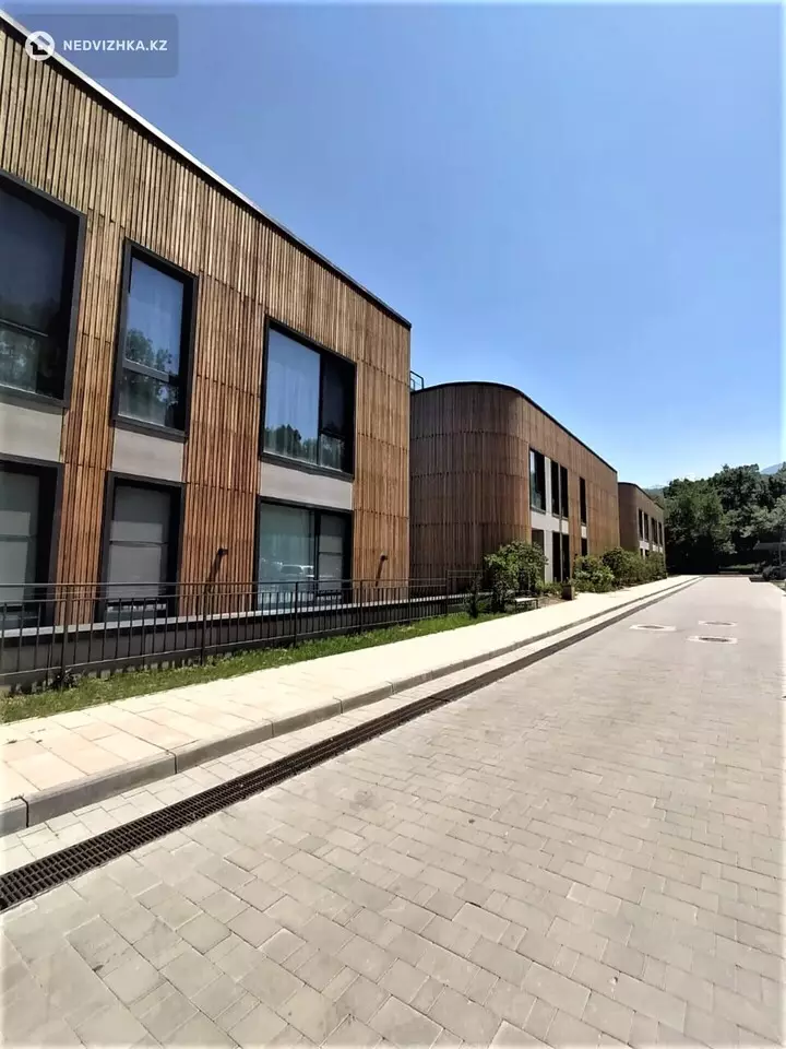 218.8 м², 5-комнатная квартира, этаж 3 из 3, 219 м², изображение - 1