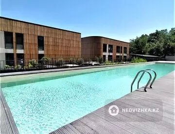5-комнатная квартира, этаж 3 из 3, 219 м²