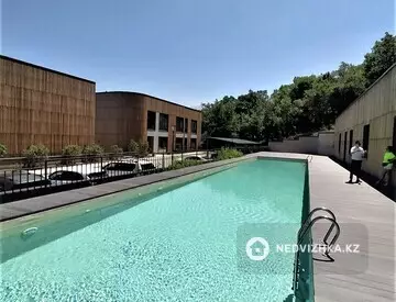 5-комнатная квартира, этаж 3 из 3, 219 м²