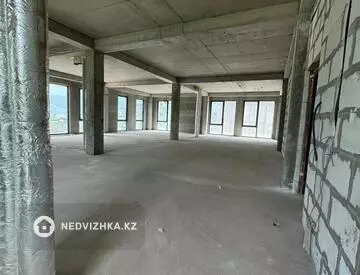 4-комнатная квартира, этаж 3 из 3, 178 м²