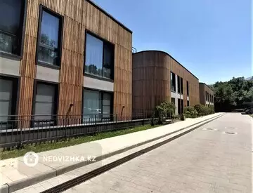 4-комнатная квартира, этаж 3 из 3, 178 м²