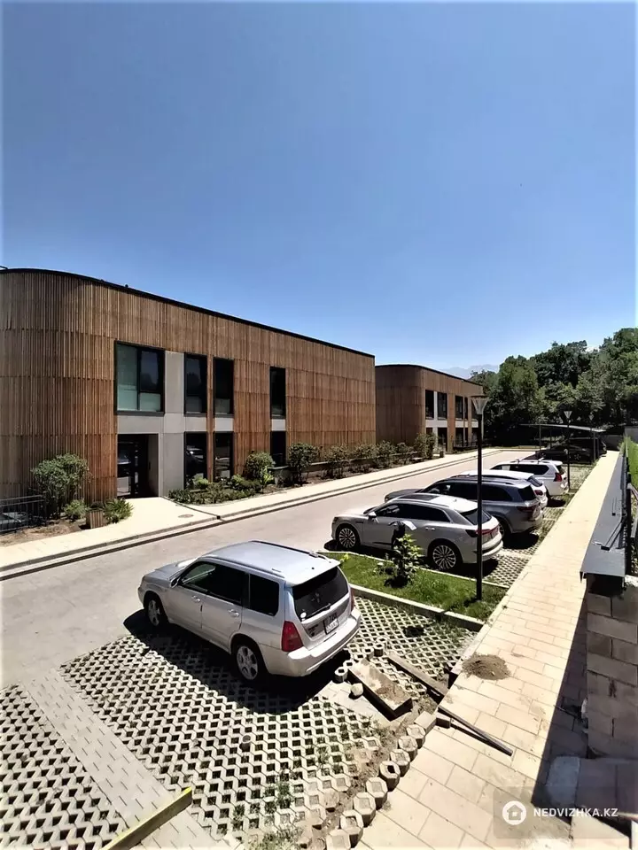 177.5 м², 4-комнатная квартира, этаж 3 из 3, 178 м², изображение - 1