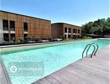 3-комнатная квартира, этаж 2 из 3, 143 м²