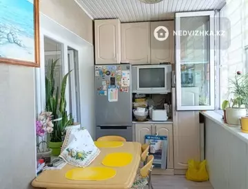 2-комнатная квартира, этаж 3 из 5, 52 м²