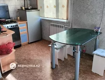 3-комнатная квартира, этаж 3 из 5, 53 м²