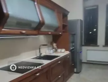 3-комнатная квартира, этаж 1 из 6, 115 м², на длительный срок
