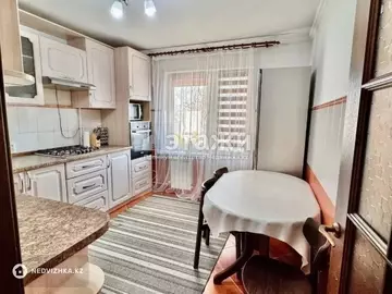2-комнатная квартира, этаж 4 из 5, 52 м²