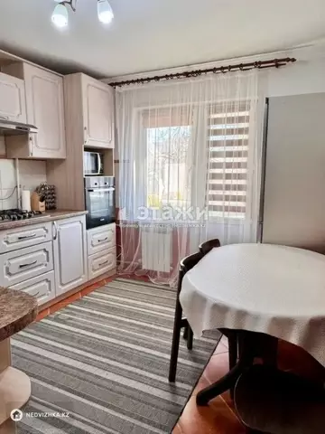 2-комнатная квартира, этаж 4 из 5, 52 м²