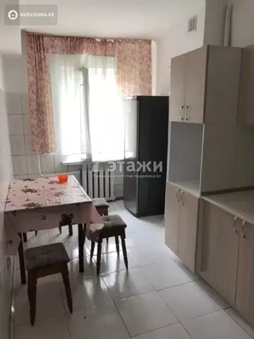 2-комнатная квартира, этаж 4 из 5, 60 м²