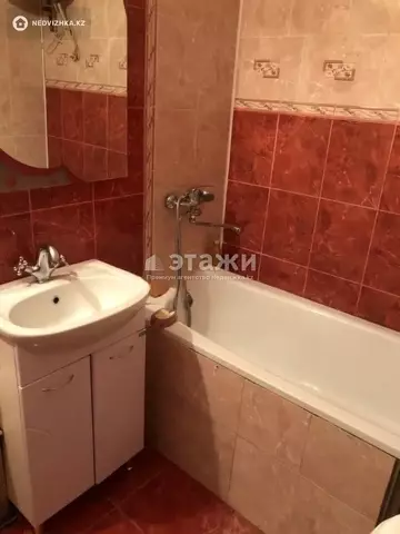 2-комнатная квартира, этаж 4 из 5, 60 м²