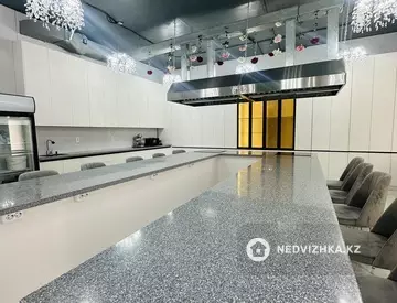 Офисное помещение, этаж 1 из 9, в жилом доме, 97 м²