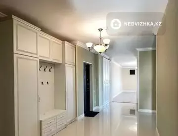 15-комнатная квартира, этаж 18 из 22, 370 м²