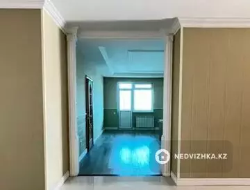 15-комнатная квартира, этаж 18 из 22, 370 м²