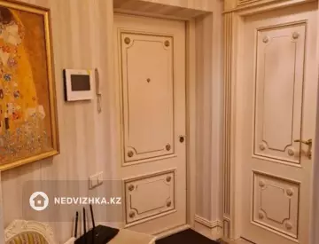 5-комнатная квартира, этаж 17 из 18, 209 м²