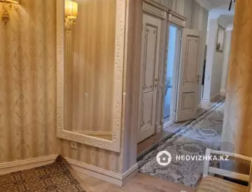 5-комнатная квартира, этаж 17 из 18, 209 м²