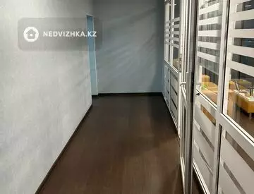Офисное помещение, этаж 1 из 5, в жилом доме, 85 м²