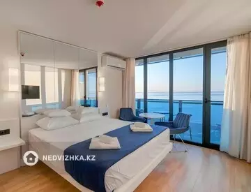 1-комнатная квартира, этаж 16 из 50, 35 м², посуточно