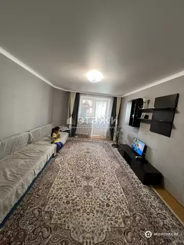 1-комнатная квартира, этаж 9 из 9, 49 м²