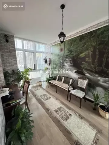 5-комнатная квартира, этаж 3 из 7, 200 м²