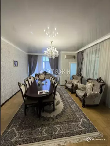 5-комнатная квартира, этаж 3 из 7, 200 м²