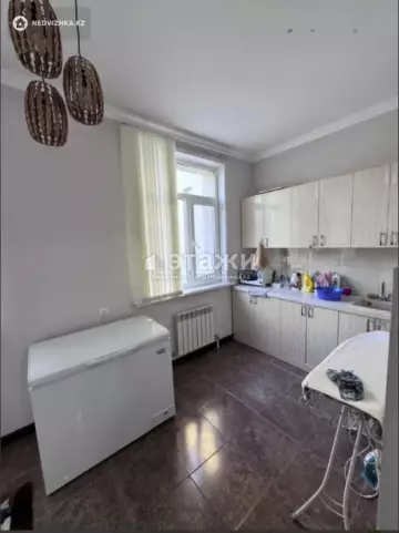 5-комнатная квартира, этаж 3 из 7, 200 м²