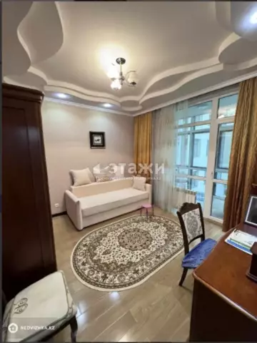 5-комнатная квартира, этаж 3 из 7, 200 м²