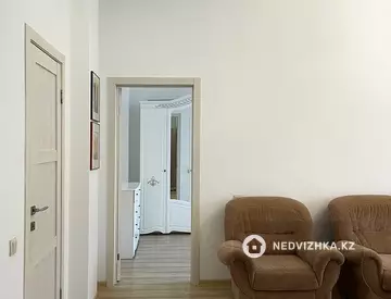 2-комнатная квартира, этаж 4 из 8, 62 м², на длительный срок