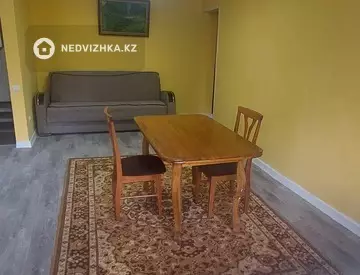 3-комнатная квартира, этаж 3 из 4, 54 м², посуточно