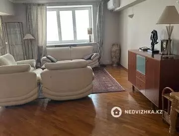 2-комнатная квартира, этаж 4 из 5, 96 м²