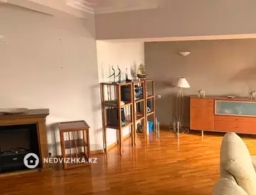 2-комнатная квартира, этаж 4 из 5, 96 м²