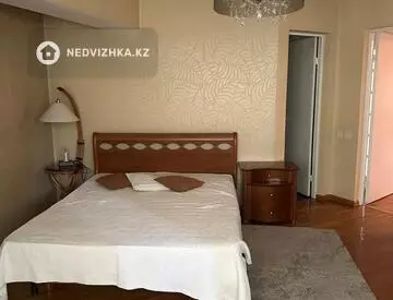 2-комнатная квартира, этаж 4 из 5, 96 м²