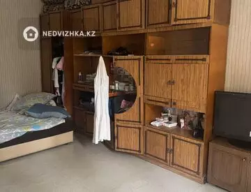 1-комнатная квартира, этаж 3 из 5, 42 м²