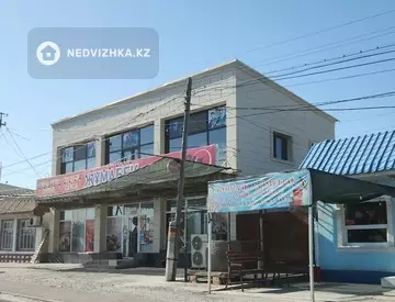 Здание, 2 этажа, 200 м²