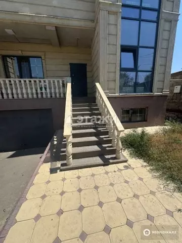 6-комнатная квартира, этаж 1 из 1, 233 м²